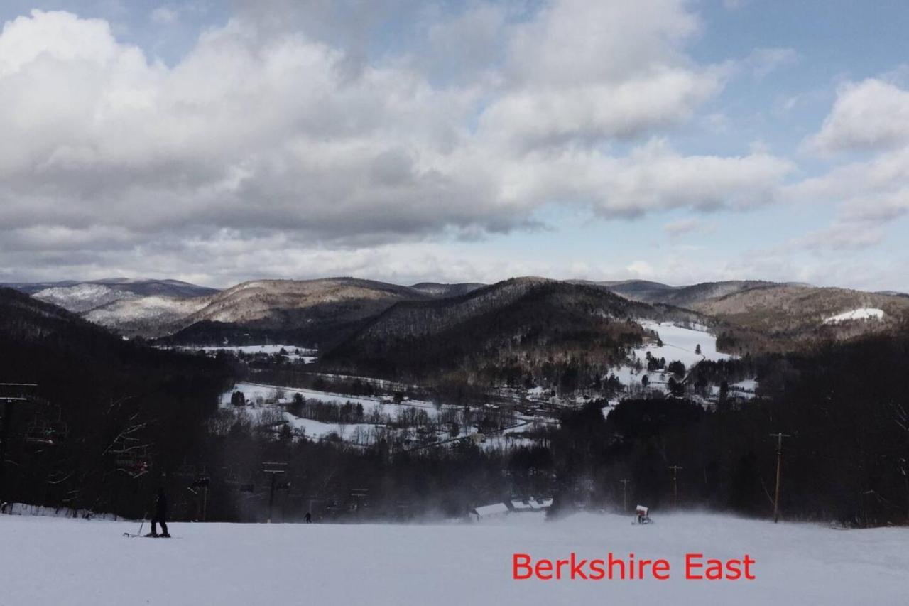 2 Bed Berkshire Getaway Minutes To Jiminy Peak Ski Hancock Zewnętrze zdjęcie